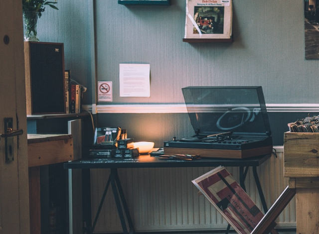 Best Speakers for Pro Ject Debut Carbon