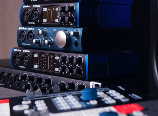 Best Amp for Amphion One18